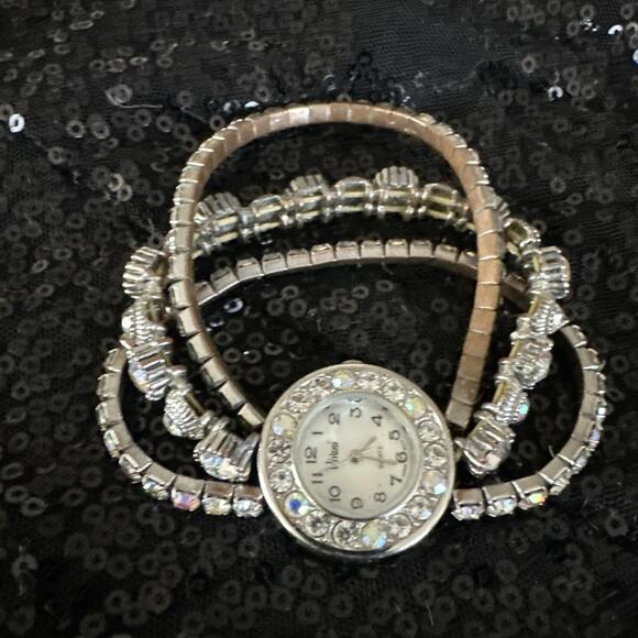 Vintage Vivani Silver Tone Rhinestone Gem Stretch Band Bracelet Watch - Picture 1 of 5